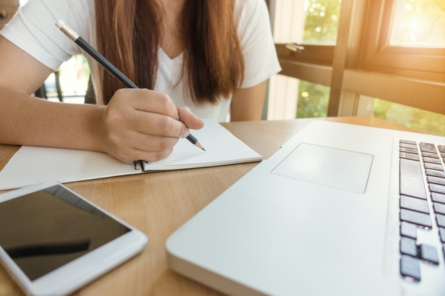 woman write on paper